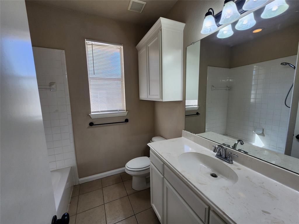 Benbrook Condo: 130 Del Rio Avenue