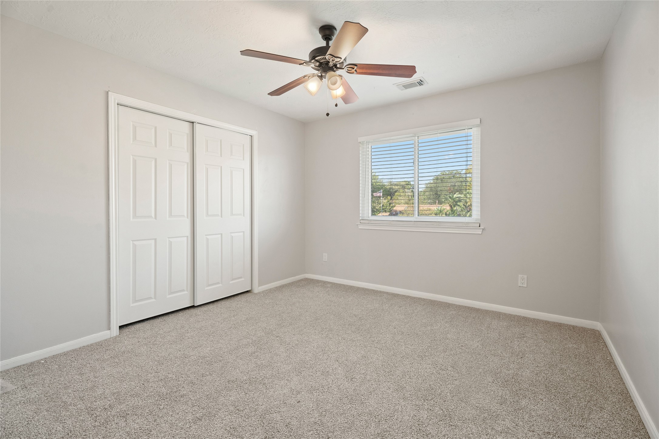 Deer Park Condo: 1209 Comanche Street