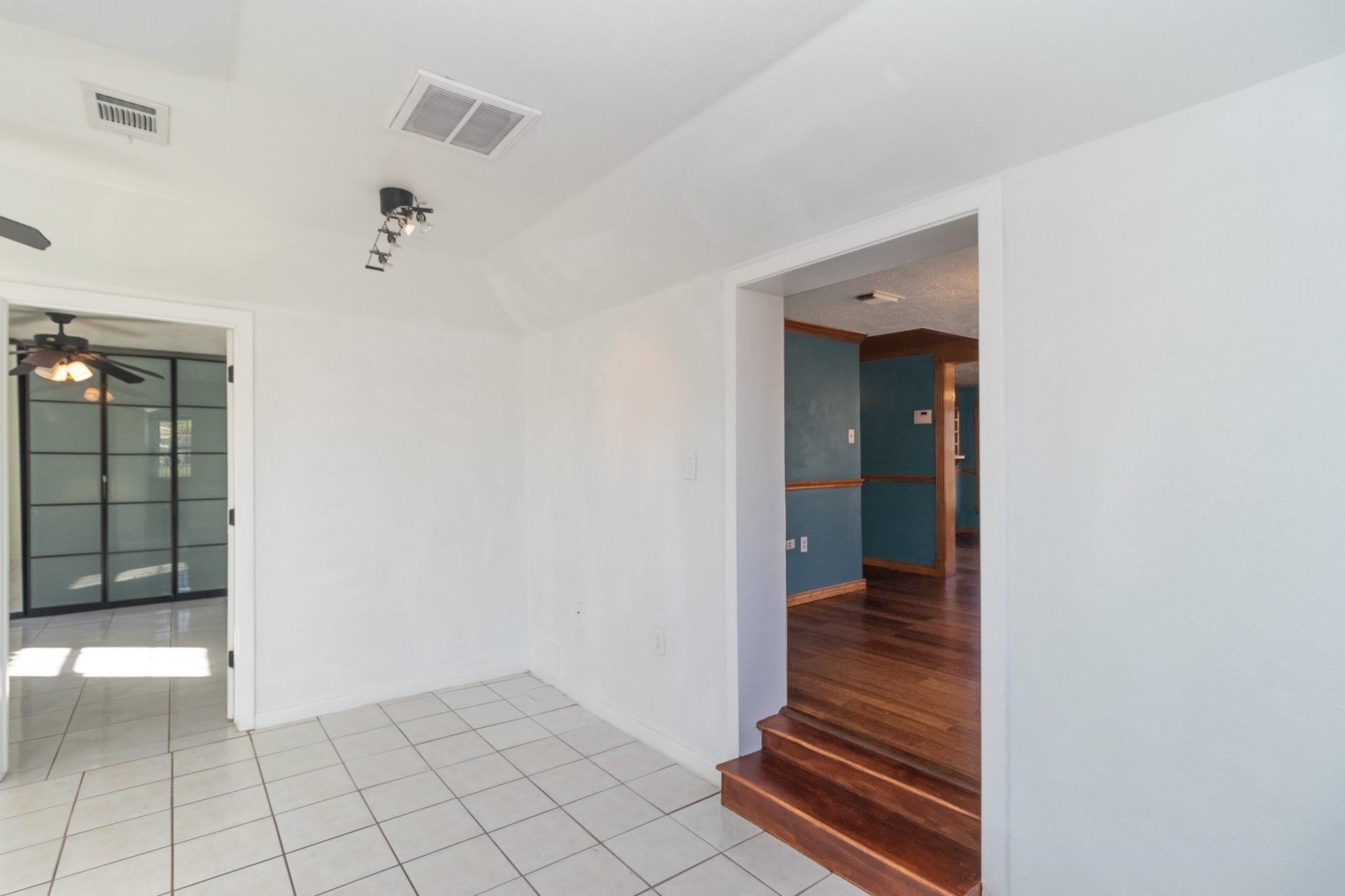 Houston Condo: 8004 Mendez Street