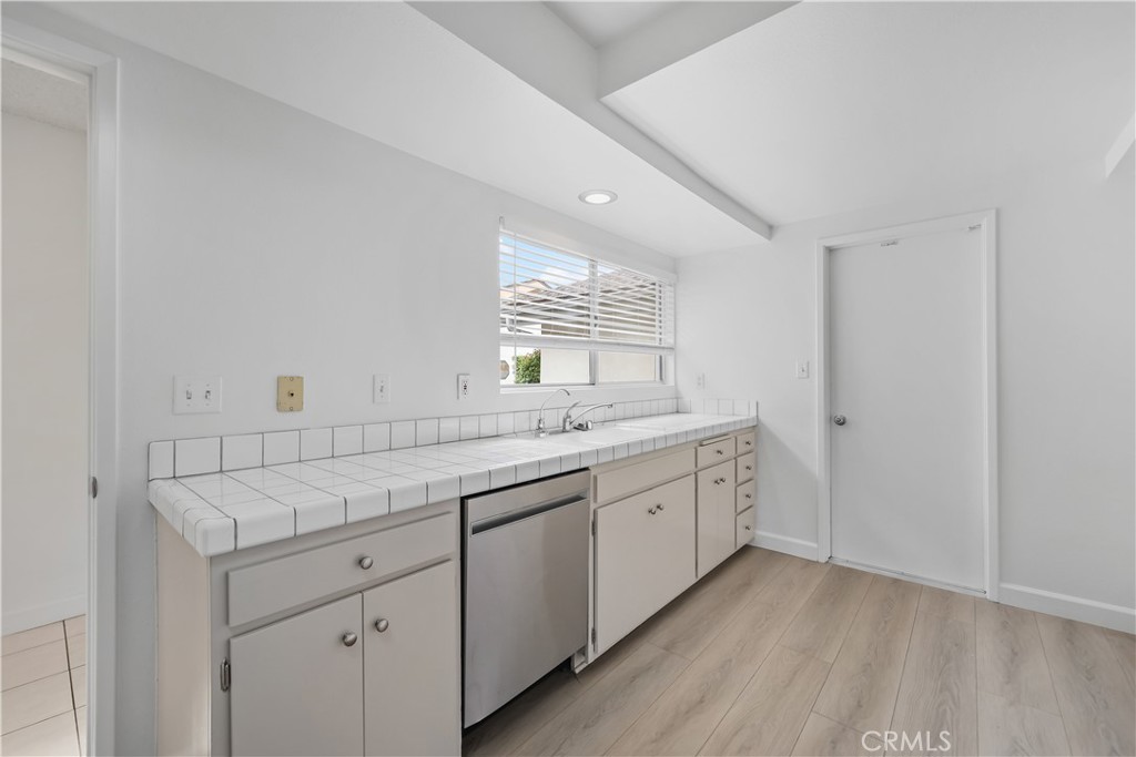 Irvine Condo: 5 Chicory Way