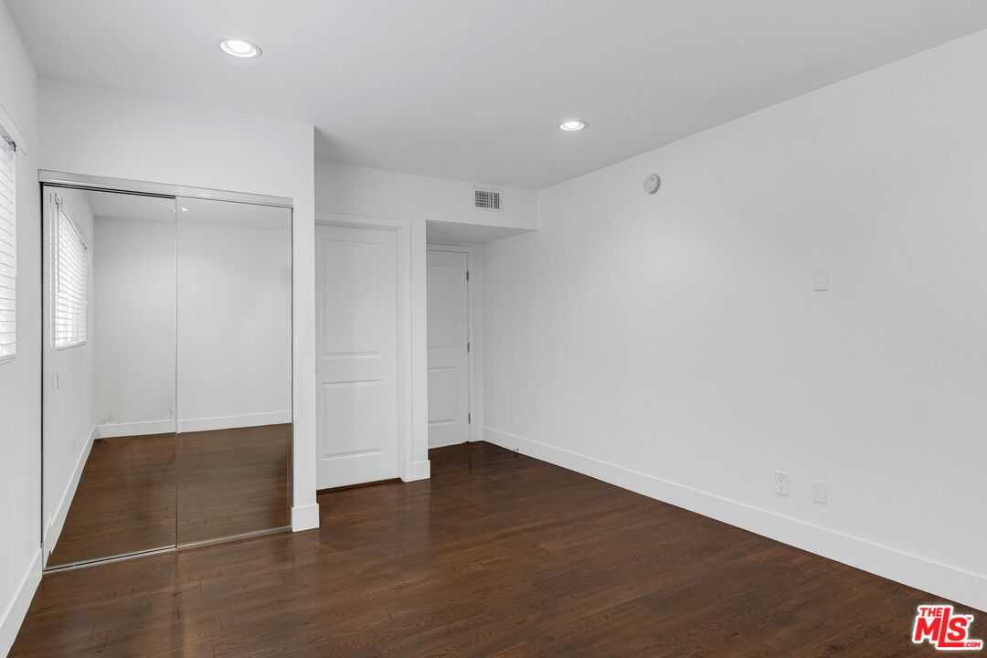 Los Angeles Condo: 1055 South Bedford Street