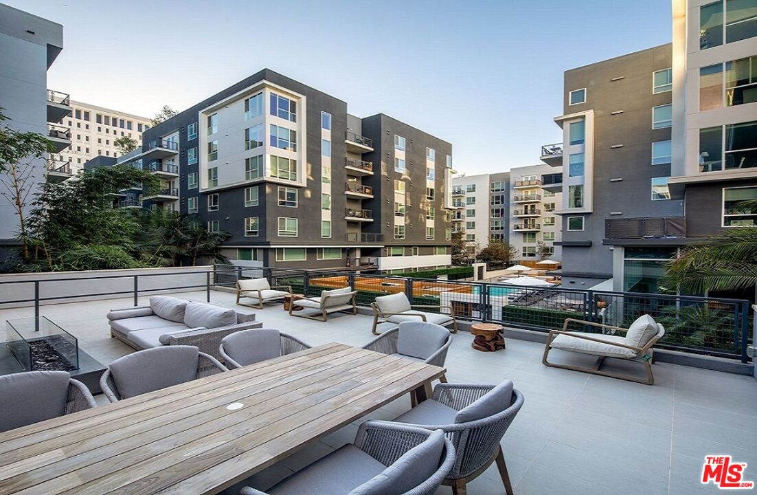 Los Angeles Condo: 1120 West 6th Street