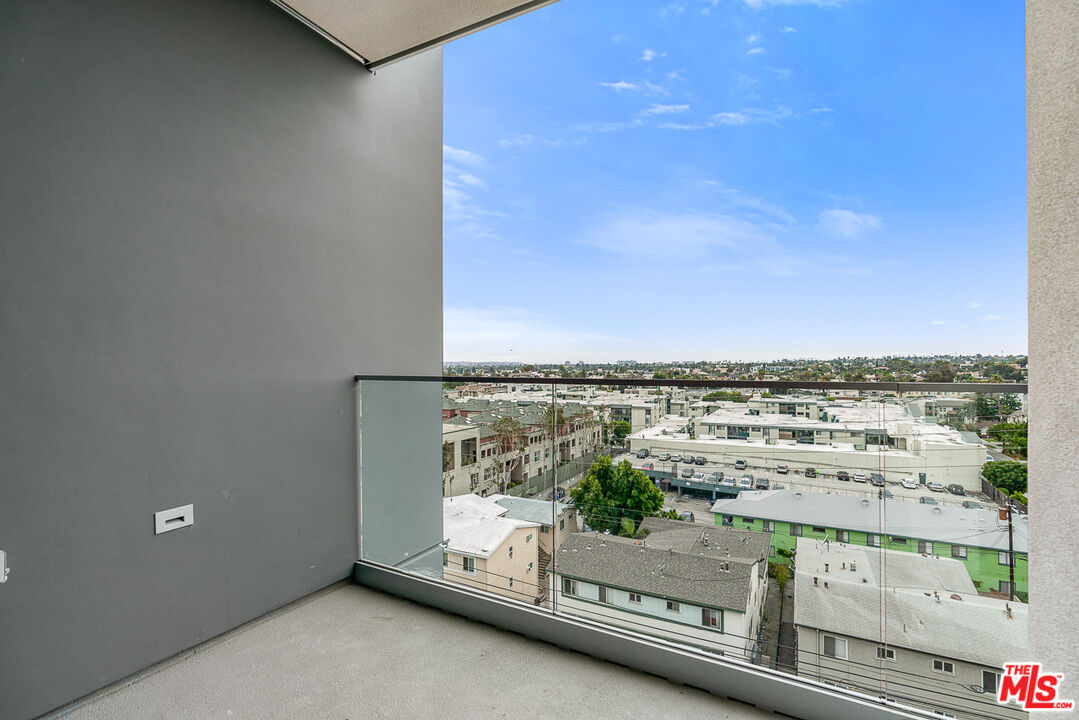 Los Angeles Condo: 3688 Overland Avenue