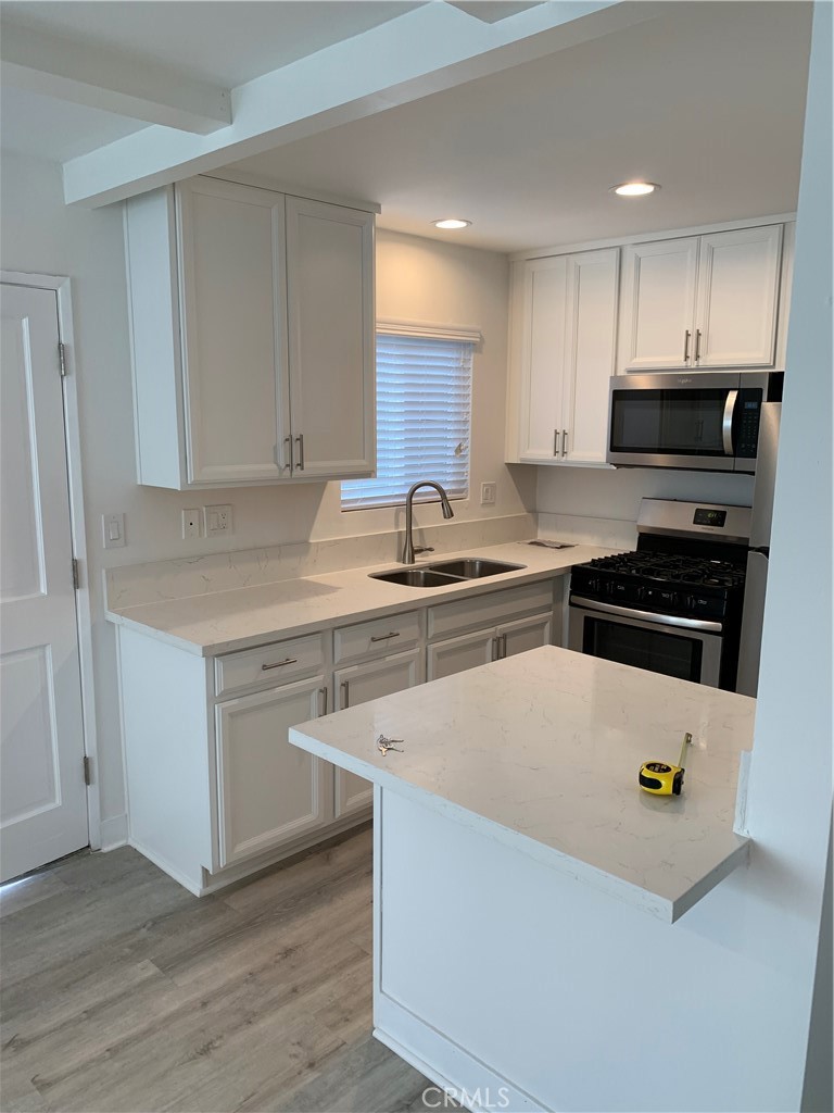 Manhattan Beach Condo: 122 El Porto Street