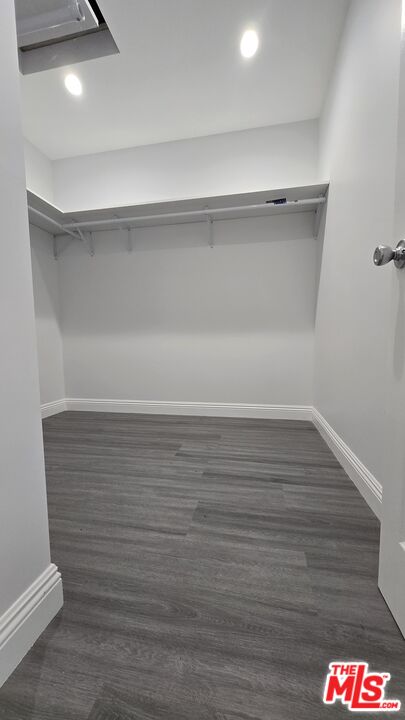 Los Angeles Condo: 8414 Wiley Post Avenue