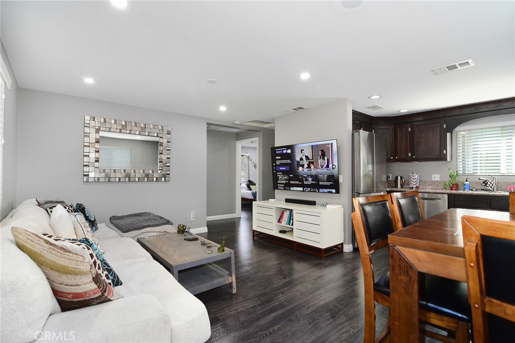 Canoga Park Condo: 22140 Cohasset Street