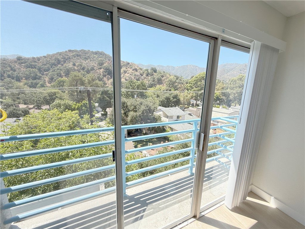 Glendale Condo: 3016 Honolulu Avenue