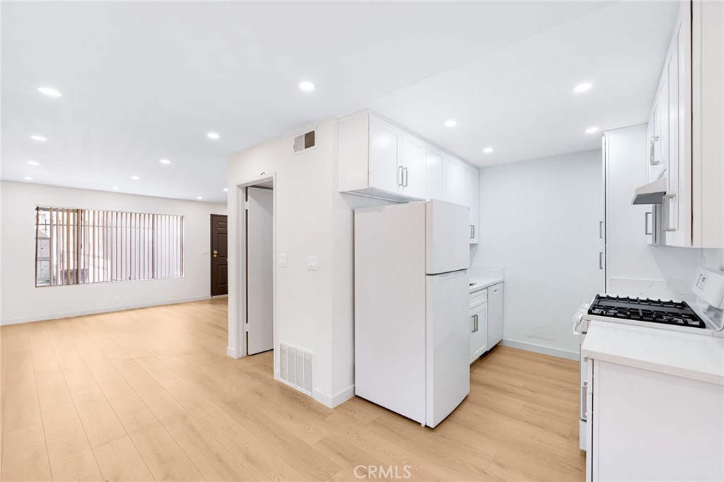 Glendale Condo: 333 Riverdale Drive