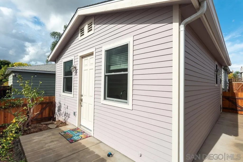 San Diego Condo: 4821 Monroe Avenue