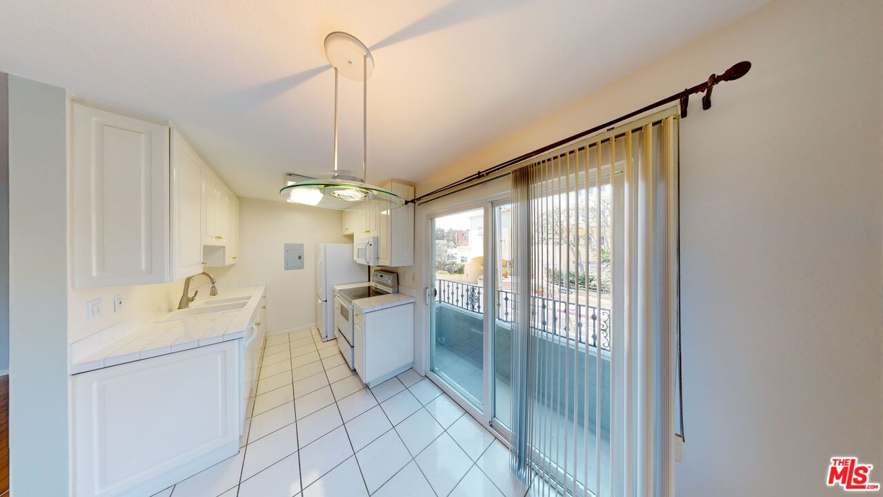 Santa Monica Condo: 2308 Schader Drive