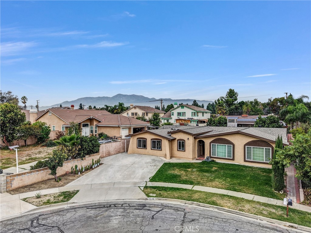 Fontana Condo: 9338 Emerald Avenue