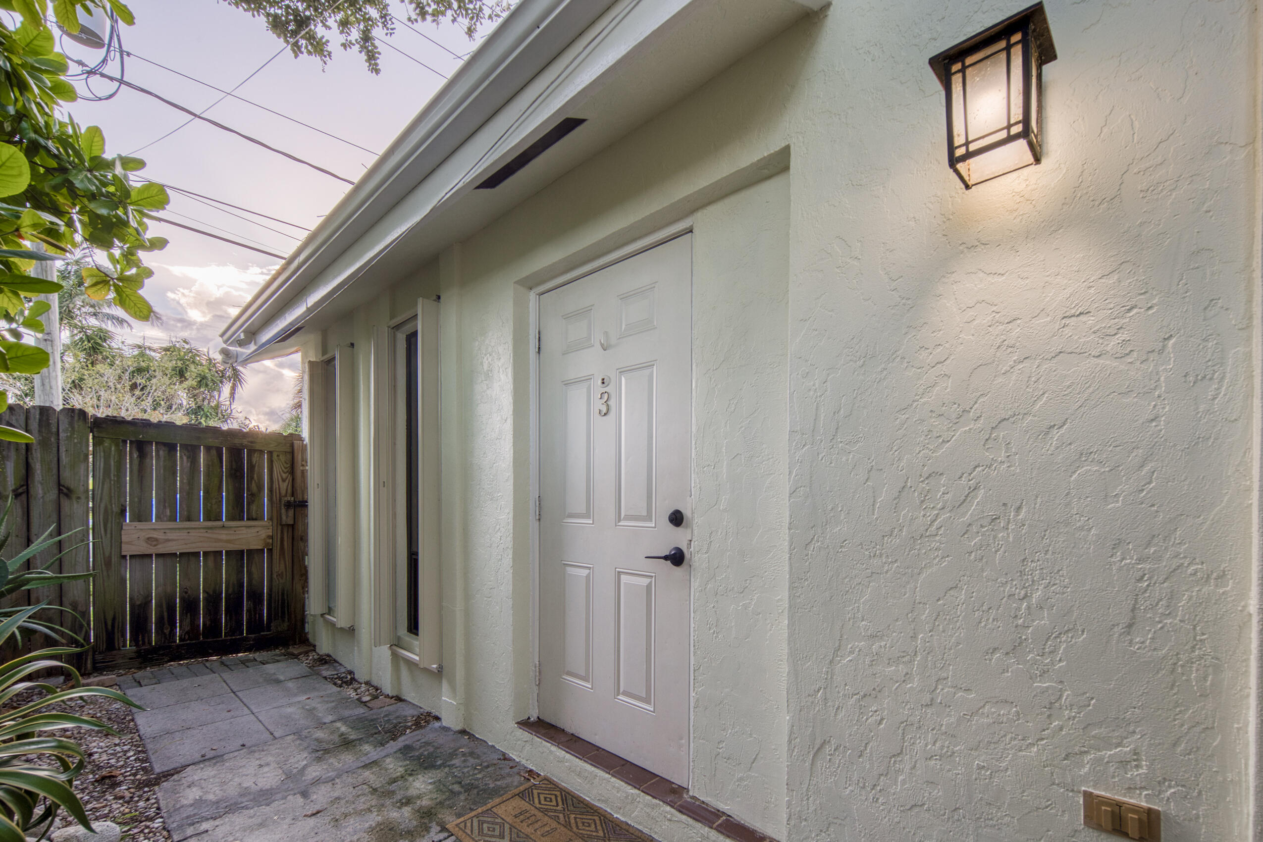 Lake Worth Beach Condo: 809 North Federal Highway