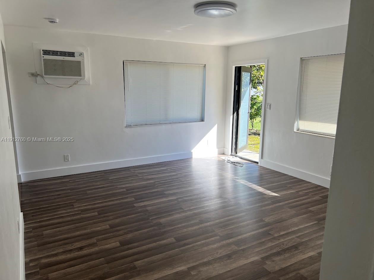 Hollywood Condo: 5725 Grant Street
