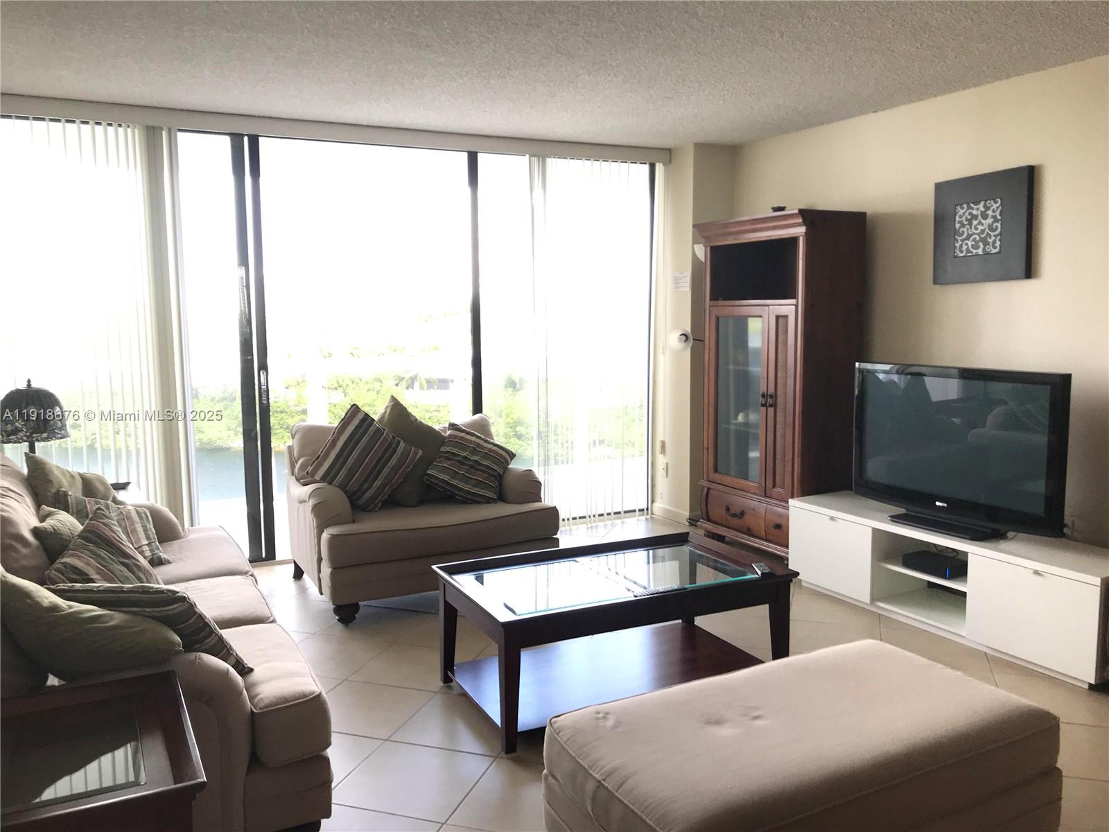 Aventura Condo: 20515 East Country Club Drive