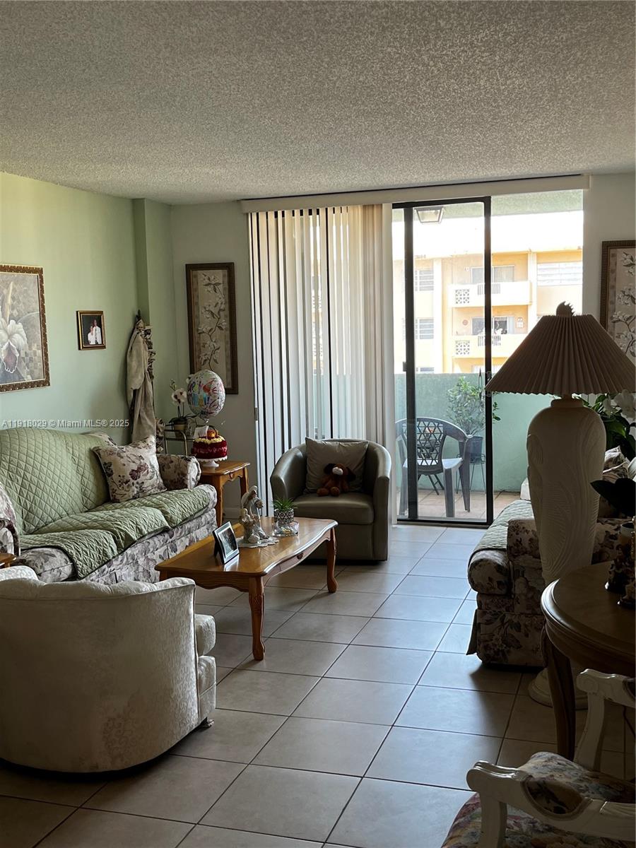 Hialeah Condo: Hialeah