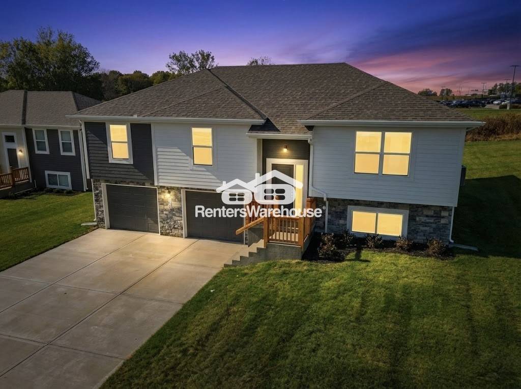 Raymore House: 707 Wood Sage Court