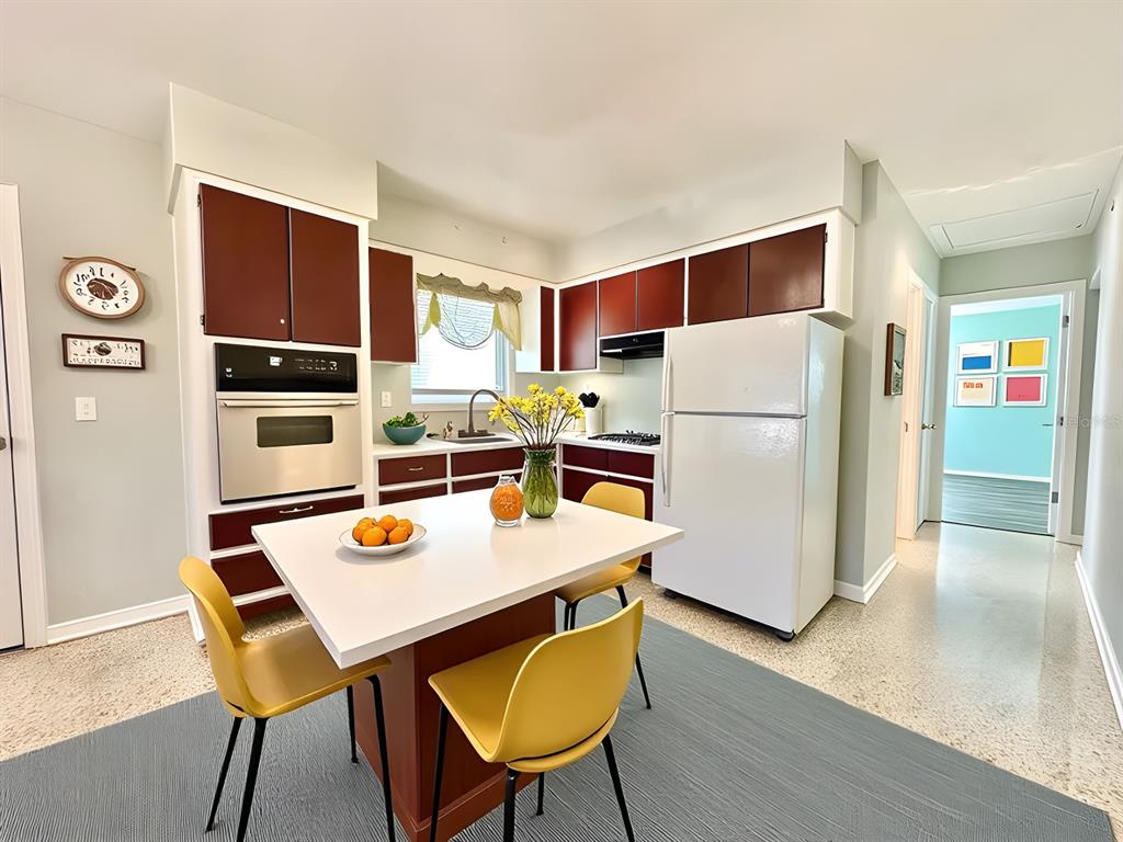 Tarpon Springs Condo: 528 East Center Street