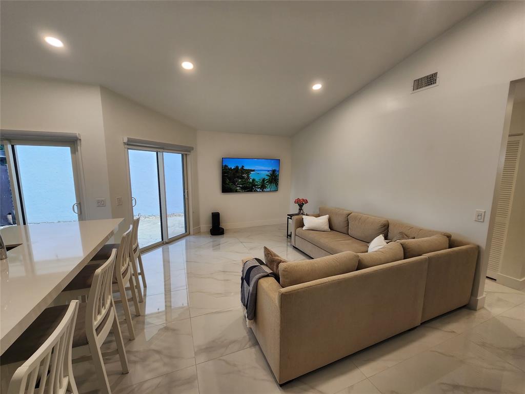 Weston Condo: 1303 Seagrape Circle