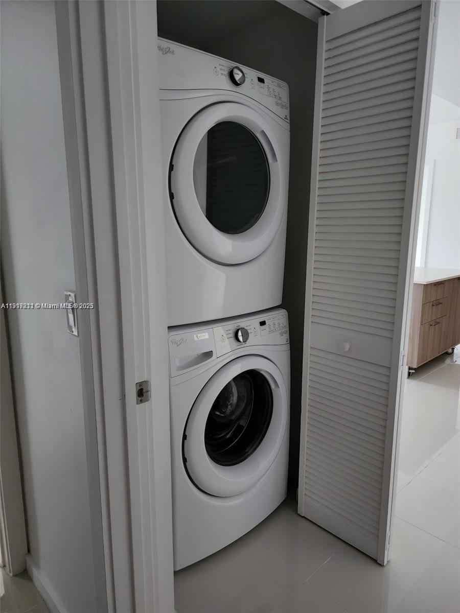 Doral Condo: 5300 Paseo Boulevard