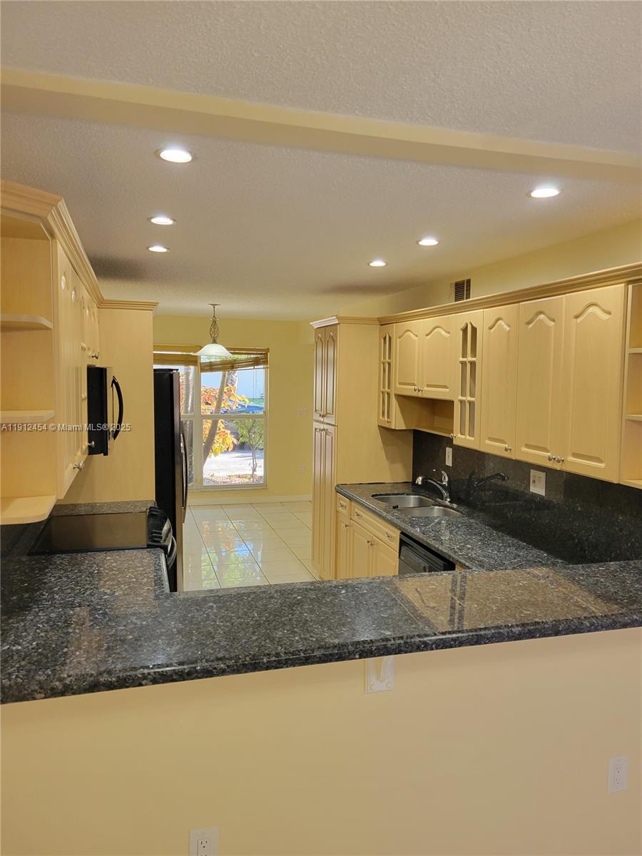 Hollywood Condo: 2750 North 34th Avenue