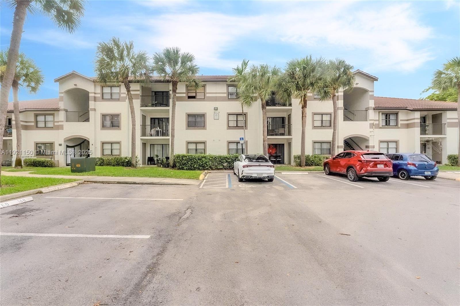 Hollywood Condo: 630 South Park Road