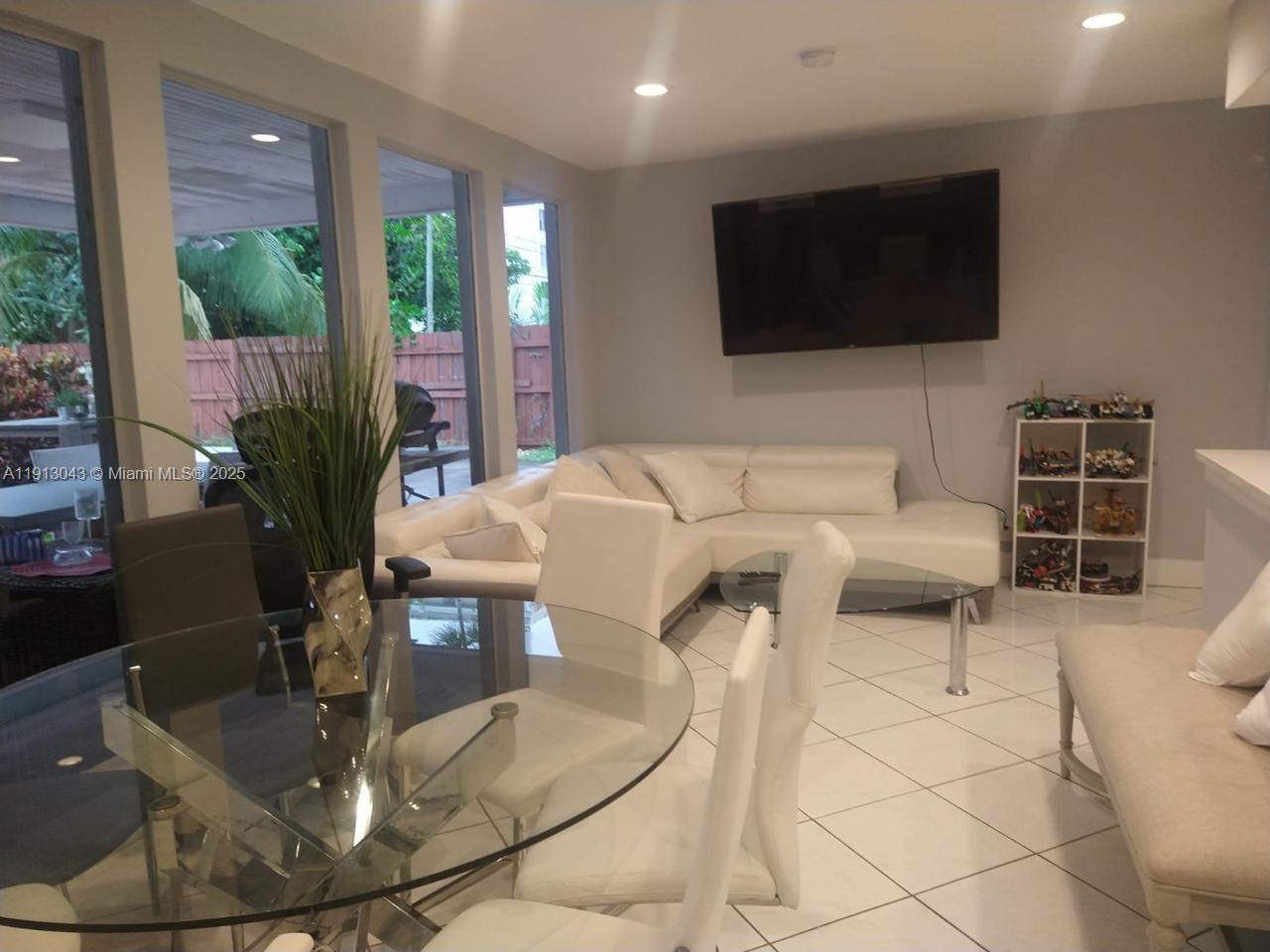 Hollywood Condo: 5317 Harrison Street