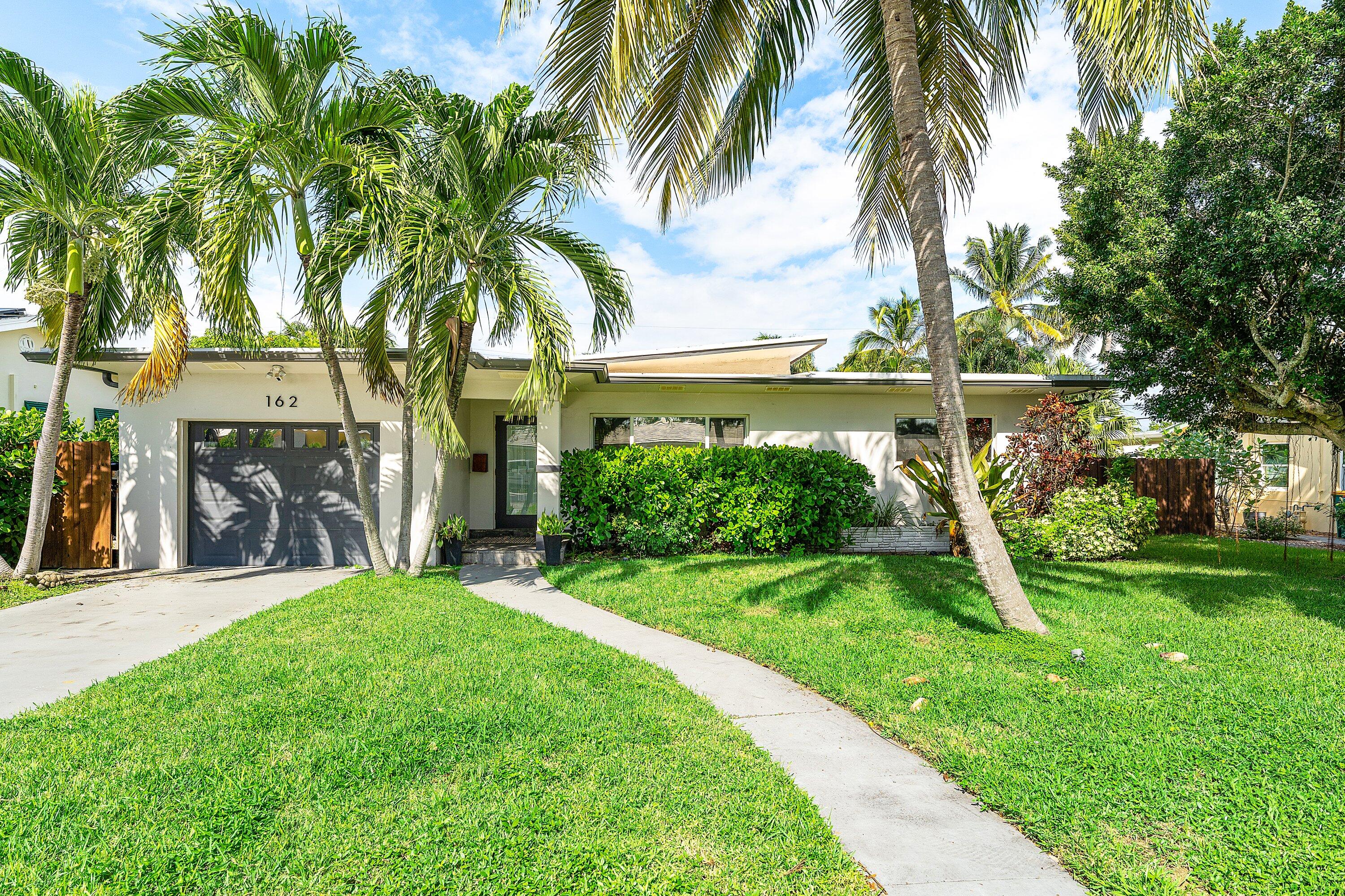 Lake Worth Beach Condo: 162 Vassar Drive