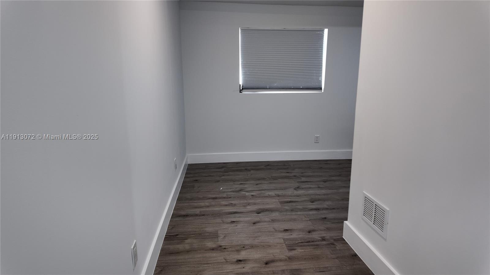 Hollywood Condo: 441 Corridor