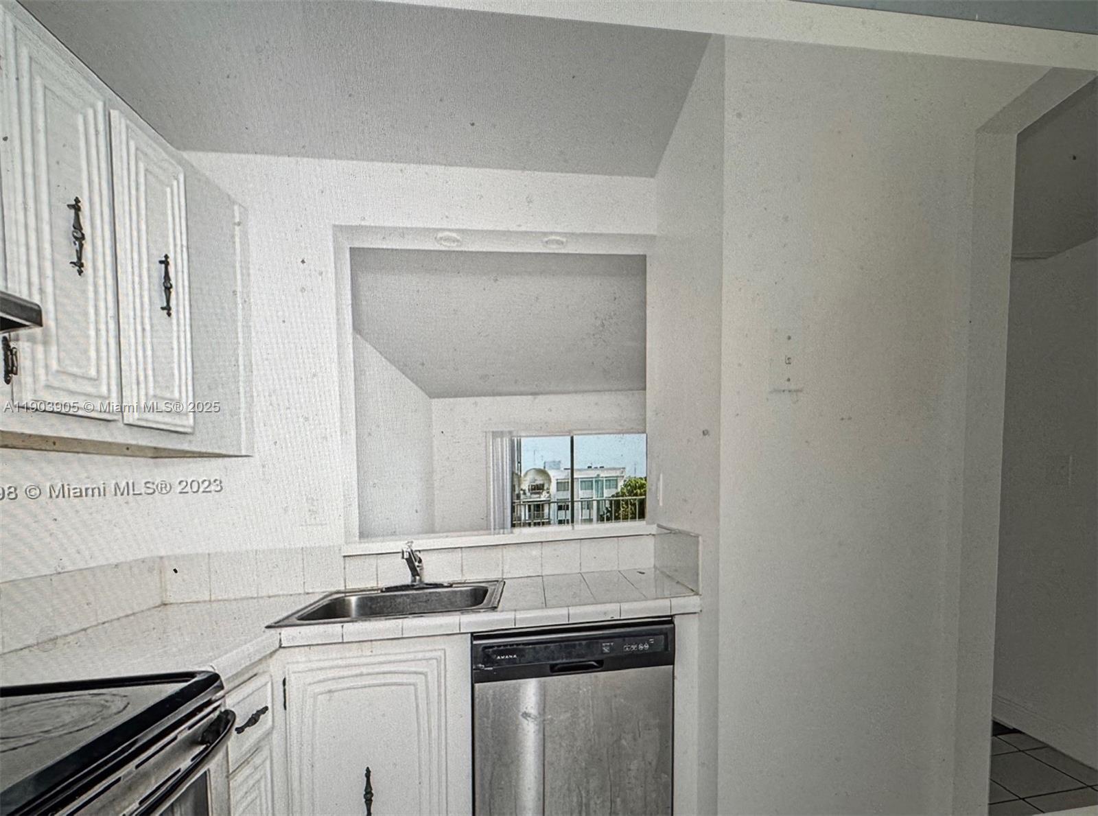 Miami Condo: 496 Northwest 165th Street