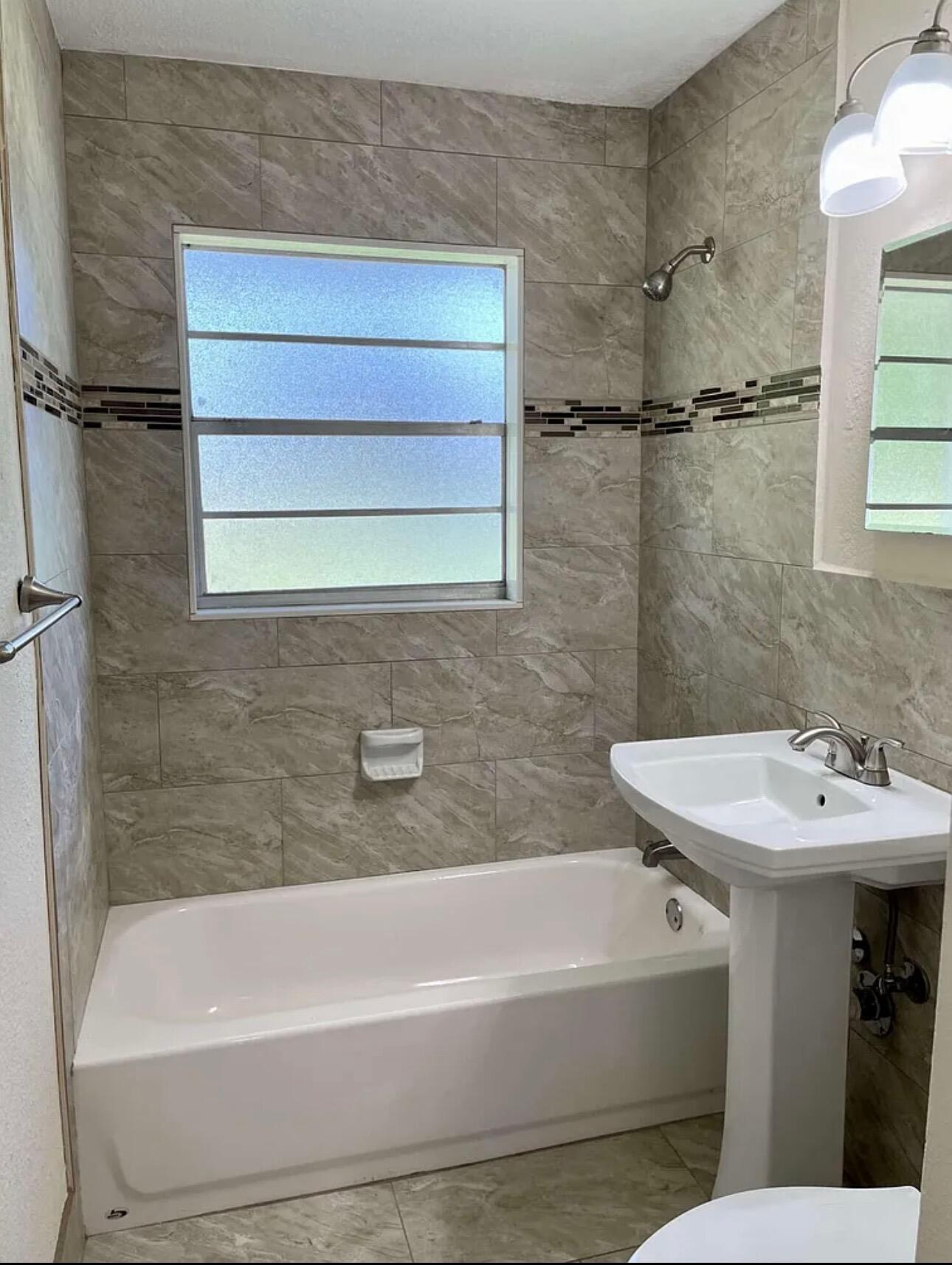 Stuart Condo: 1604 Southeast Apache Avenue