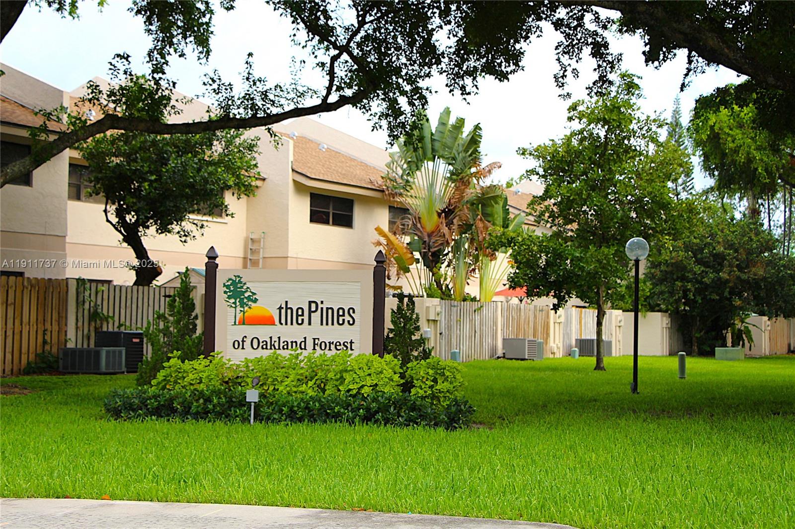 Oakland Park Condo: 2720 South Oakland Forest Drive