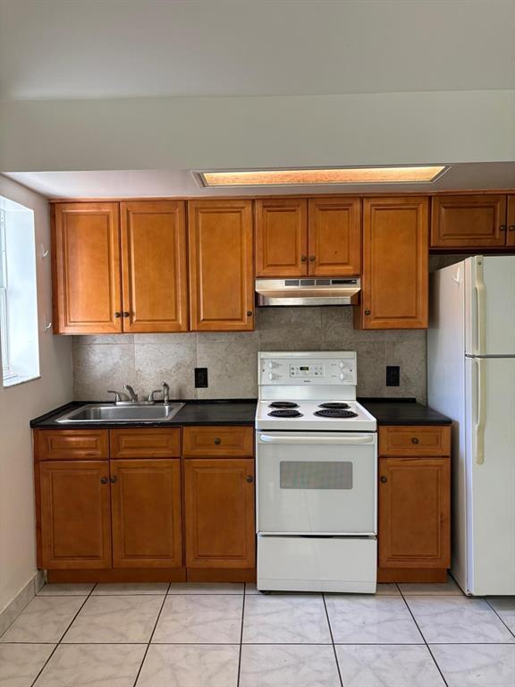 Dania Beach Condo: 31 Southwest 10th Street