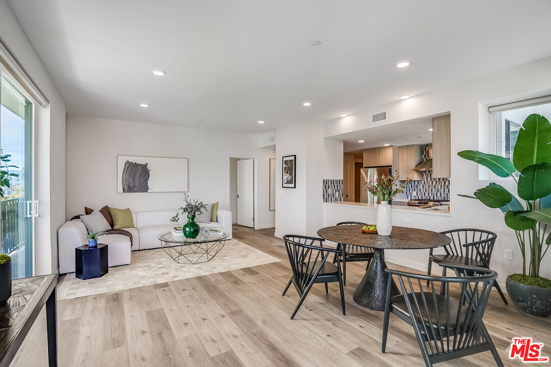 Los Angeles Condo: 1101 South Bedford Street