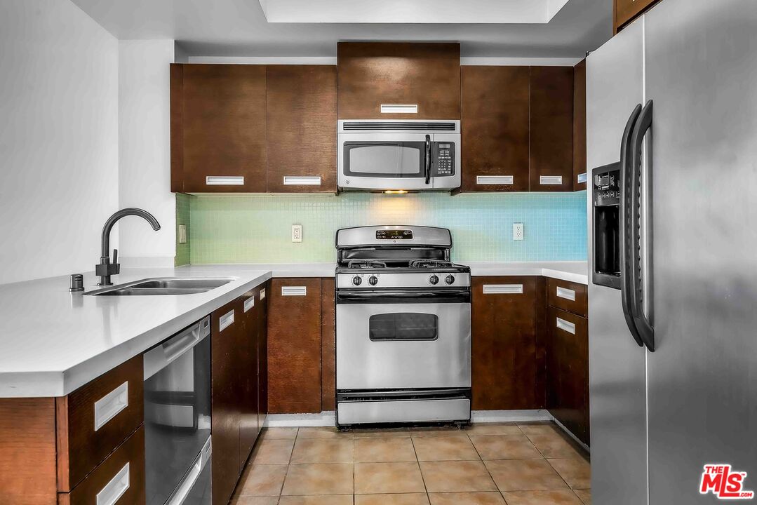 Los Angeles Condo: 1260 South Corning Street