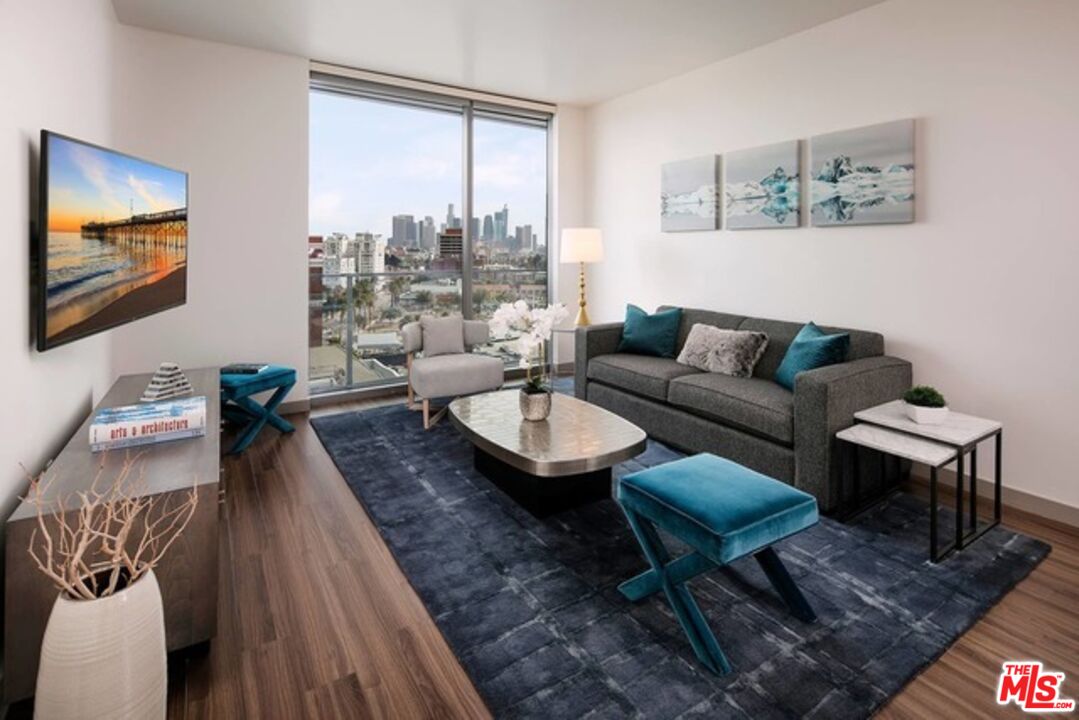 Los Angeles Condo: 3033 Wilshire Boulevard
