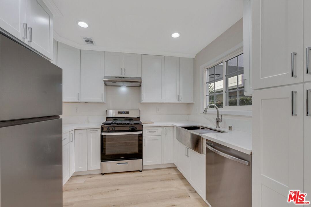 Los Angeles Condo: 853 South Bedford Street