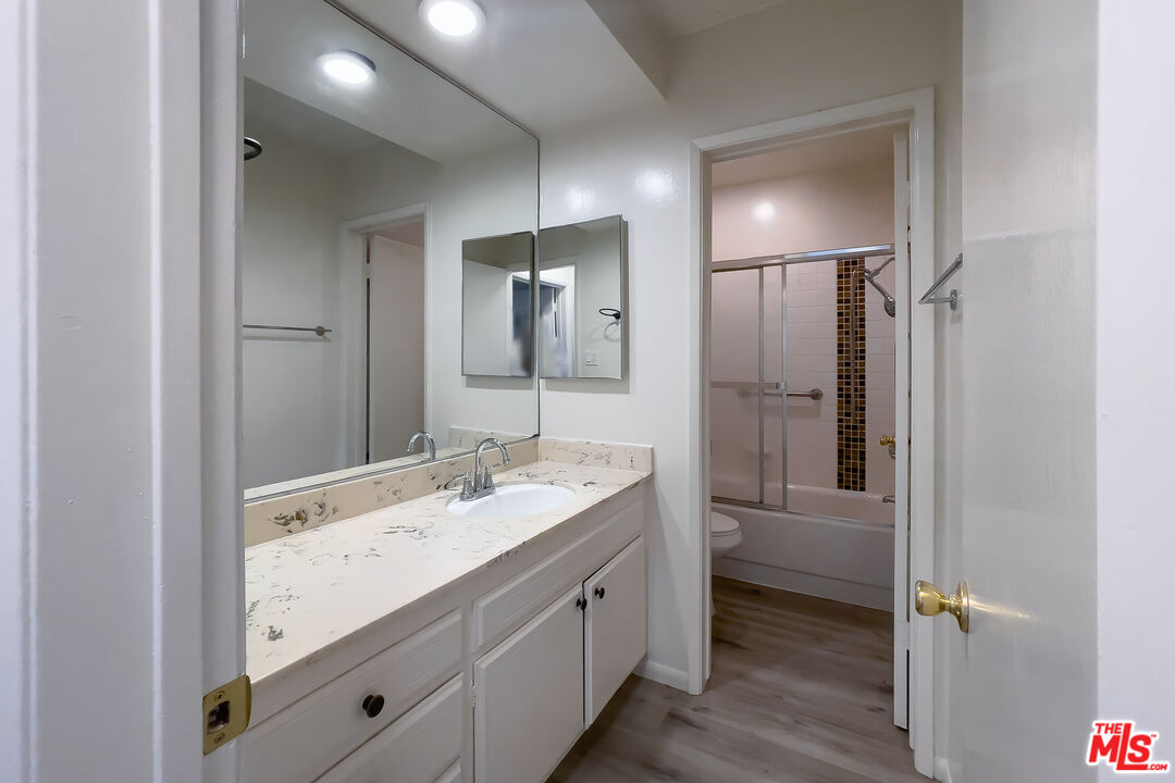 Los Angeles Condo: 3607 Clarington Avenue