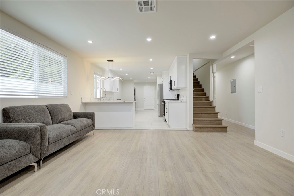 Tujunga Condo: 7711 Forsyth Street