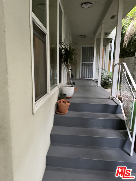 Los Angeles Condo: 1439 Rexford Drive