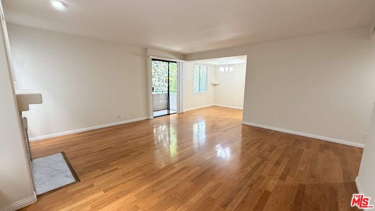 Los Angeles Condo: 910 South Bedford Street