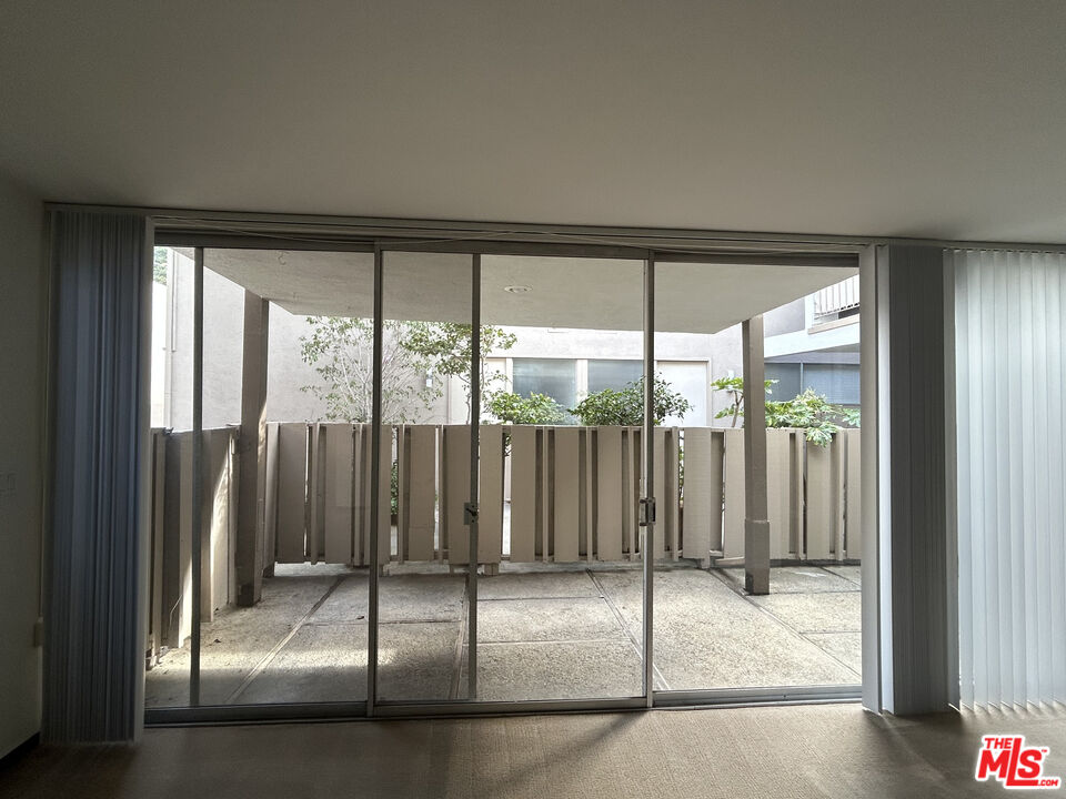 Los Angeles Condo: 833 Moraga Drive