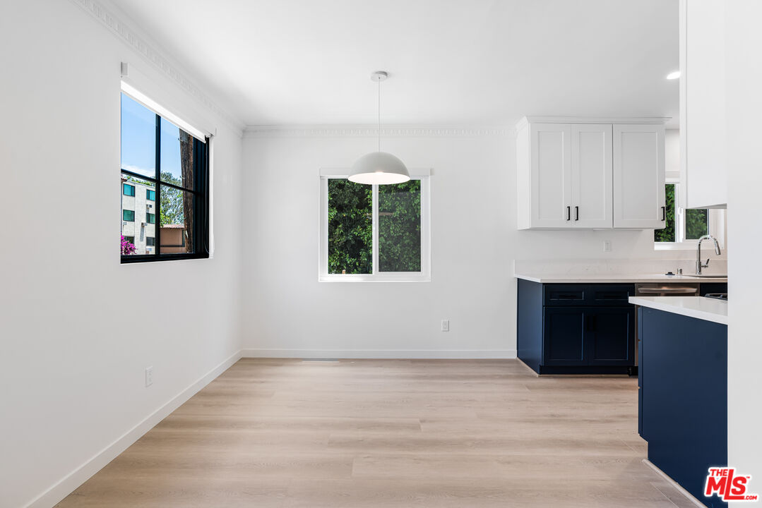 Los Angeles Condo: 527 South Barrington Avenue