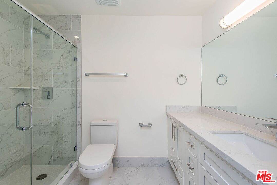 Los Angeles Condo: 1237 South Holt Avenue
