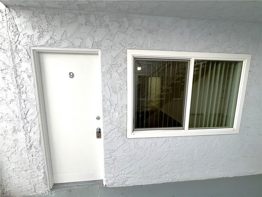 Hawthorne Condo: 12926 Doty Avenue