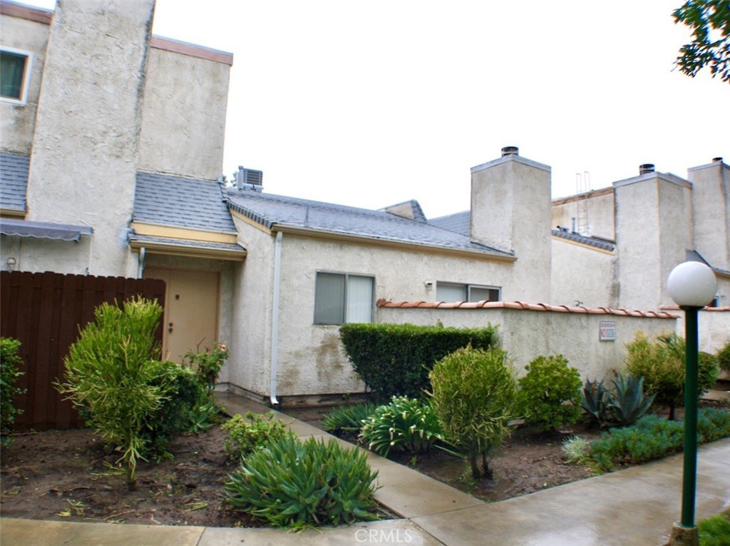 Canoga Park Condo: 21015 Gresham Street