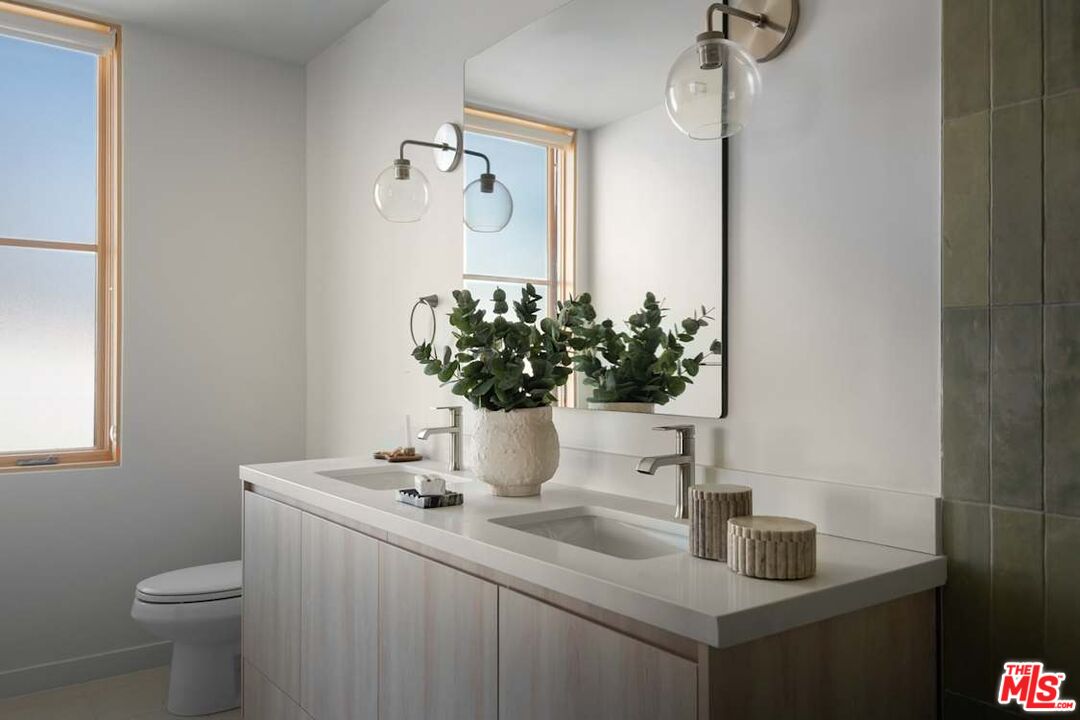 Los Angeles Condo: 6320 Garvanza Avenue