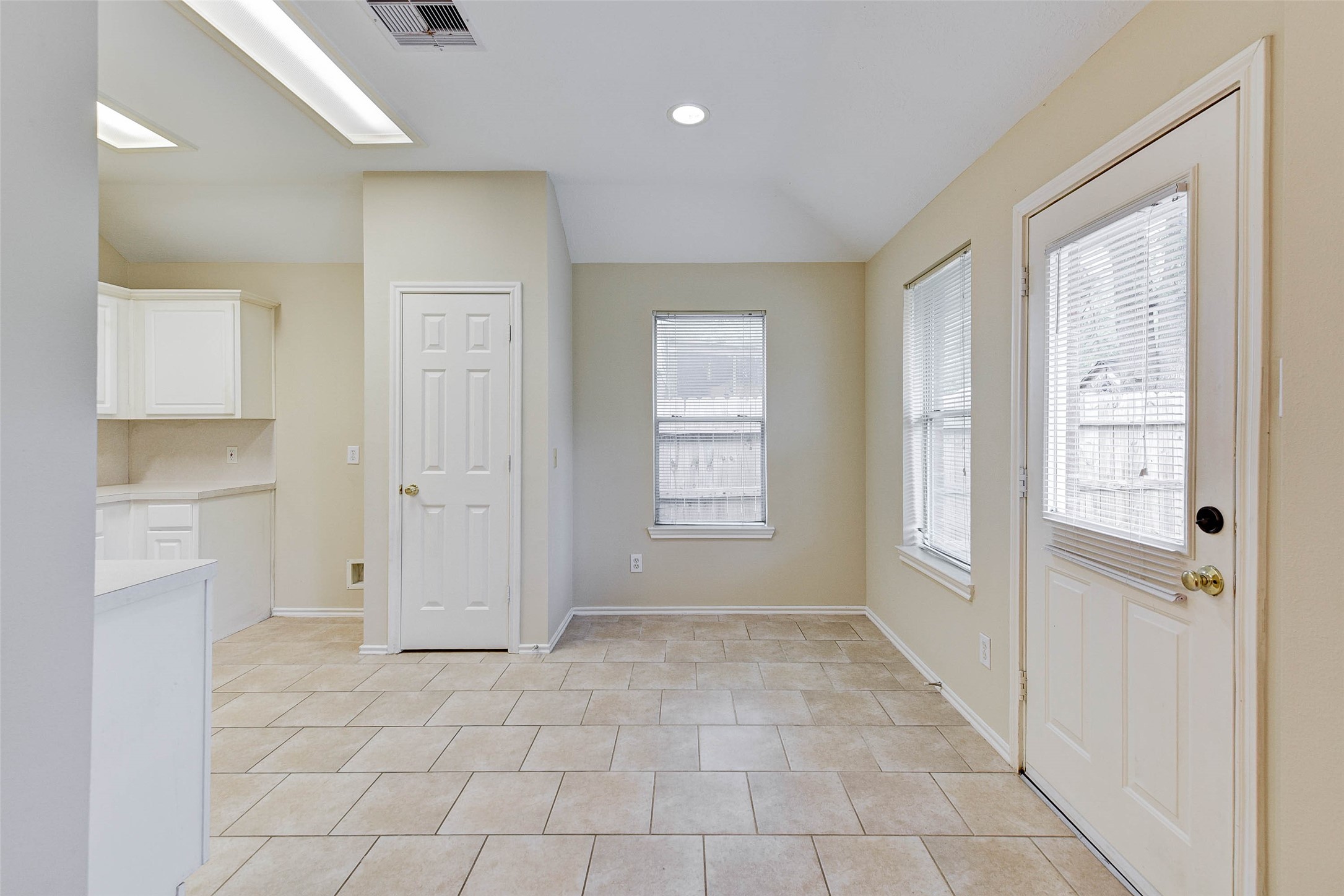 Humble Condo: 5207 Flax Bourton Street