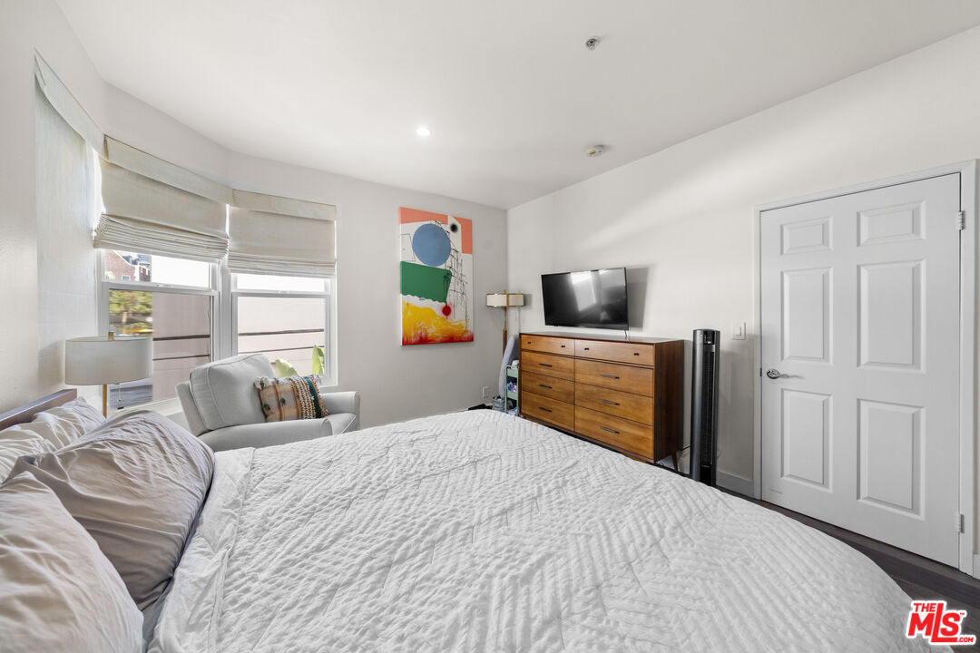 Los Angeles Condo: 620 South Gramercy Place