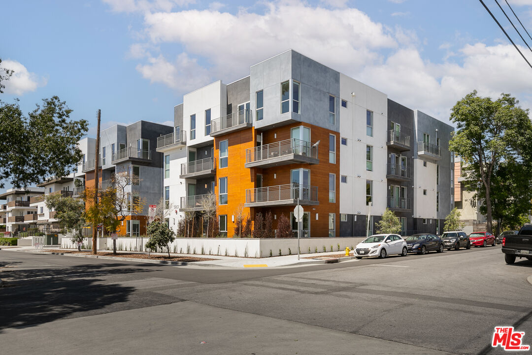 Los Angeles Condo: 5801 Camerford Avenue