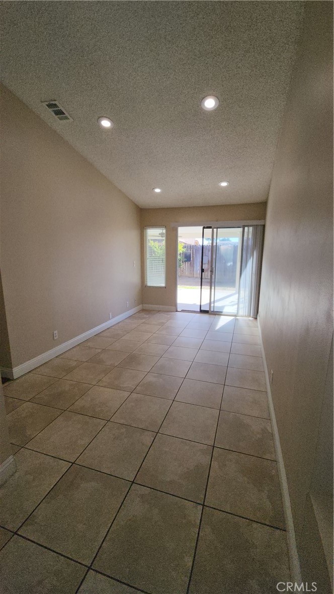 Perris Condo: 171 Oaktree Drive
